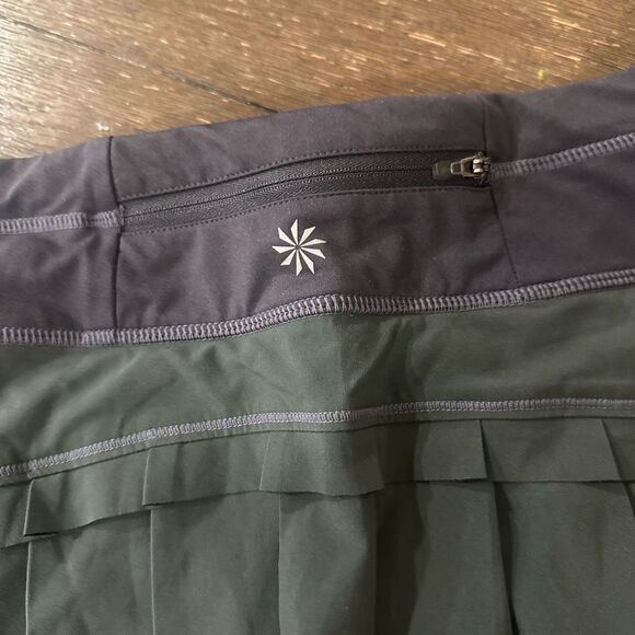 Athleta Women’s Pleated Skorts Gray, Olive Green size medium - Picture 4 of 8